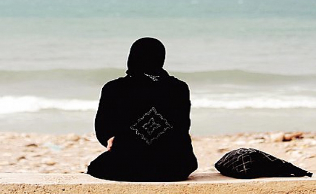 أختي تطالع مواقع إباحية من جهاز الايباد ، كيف أعالج الأمر ؟